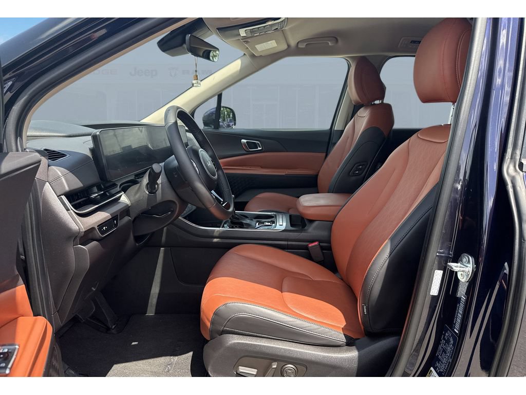 Used 2025 Kia Carnival EX FWD image 13