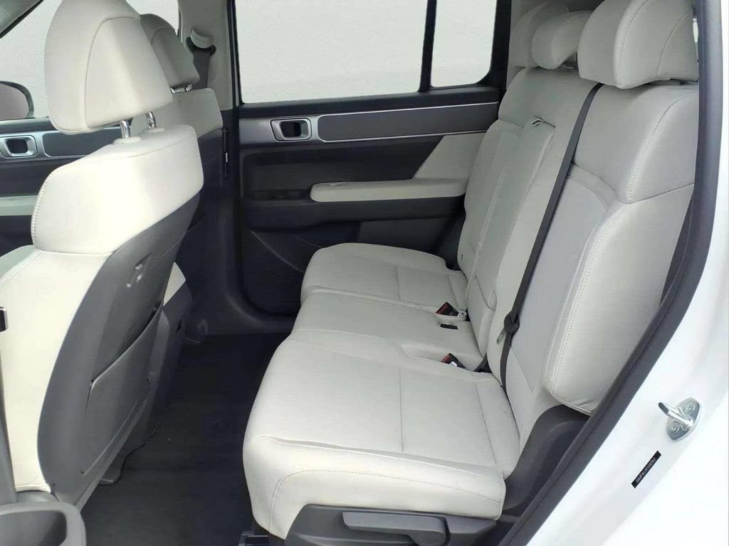 New 2026 Hyundai Santa Fe SE FWD image 11