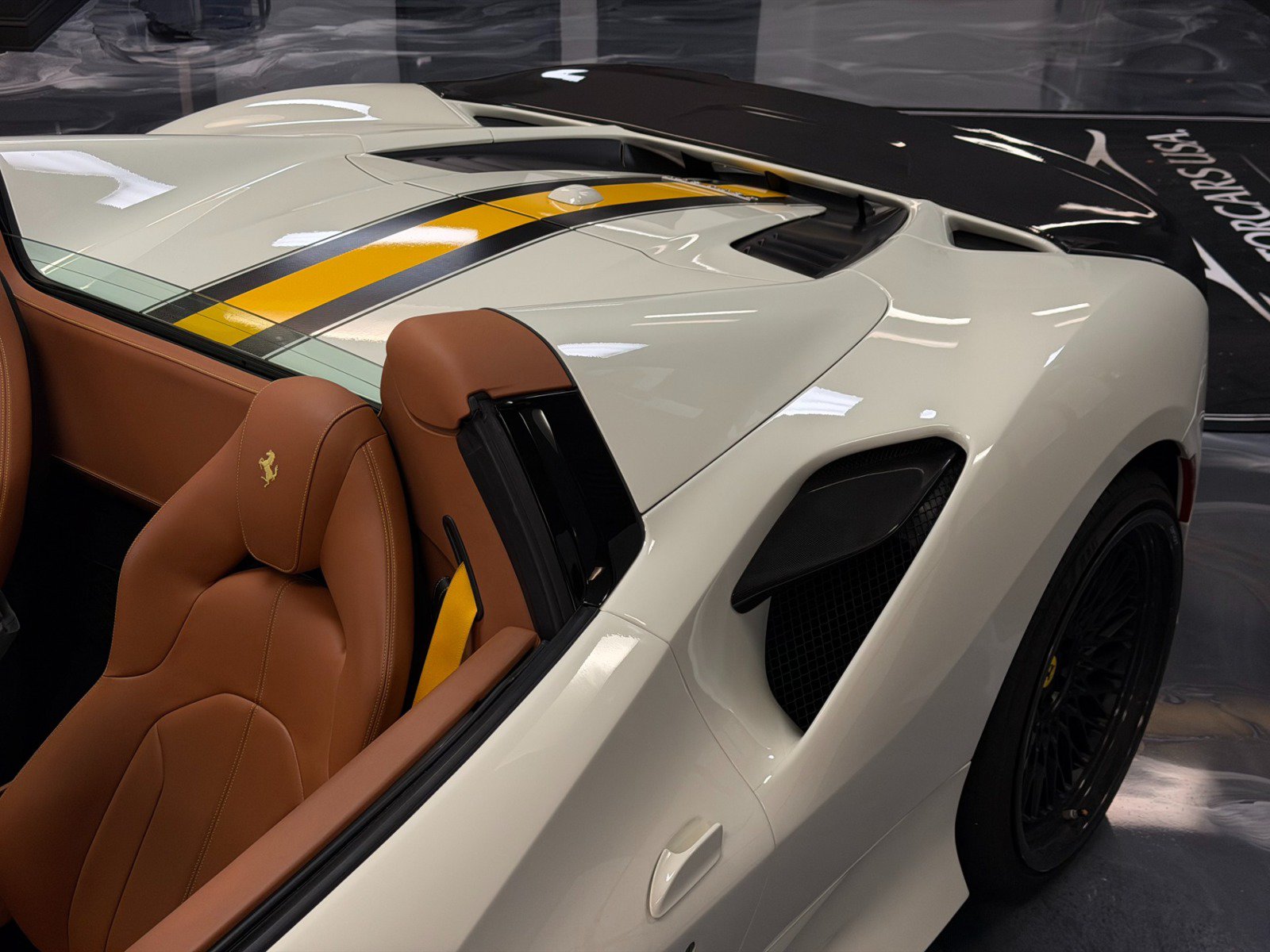 Used 2022 Ferrari F8 Tributo RWD image 11