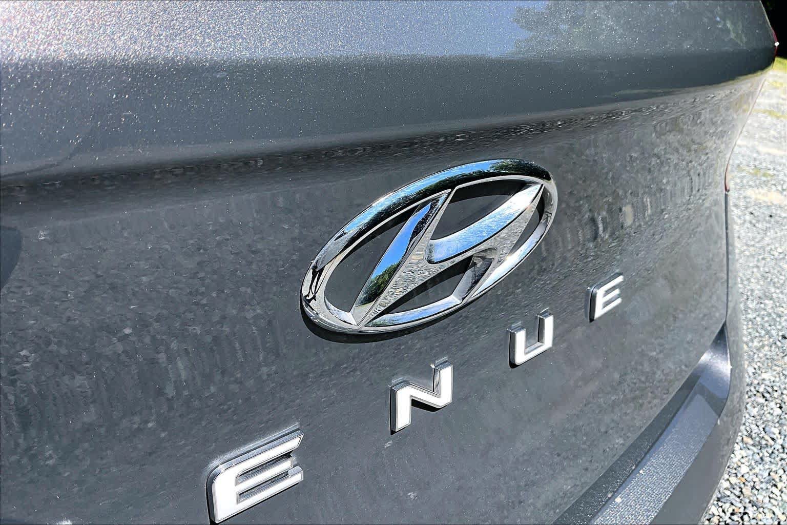 Used 2024 Hyundai Venue SEL FWD image 31
