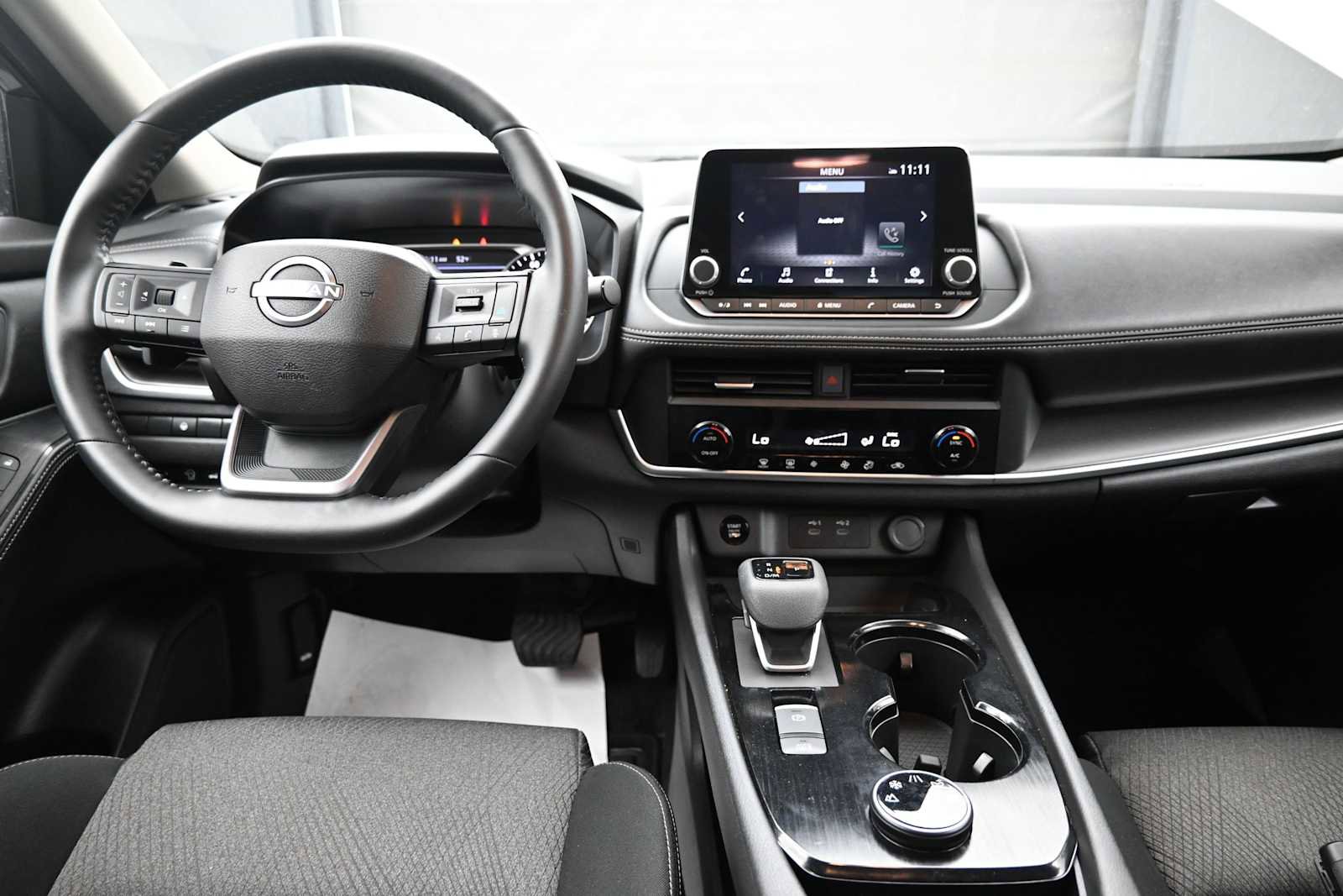 Used 2025 Nissan Rogue SV AWD/4WD image 14