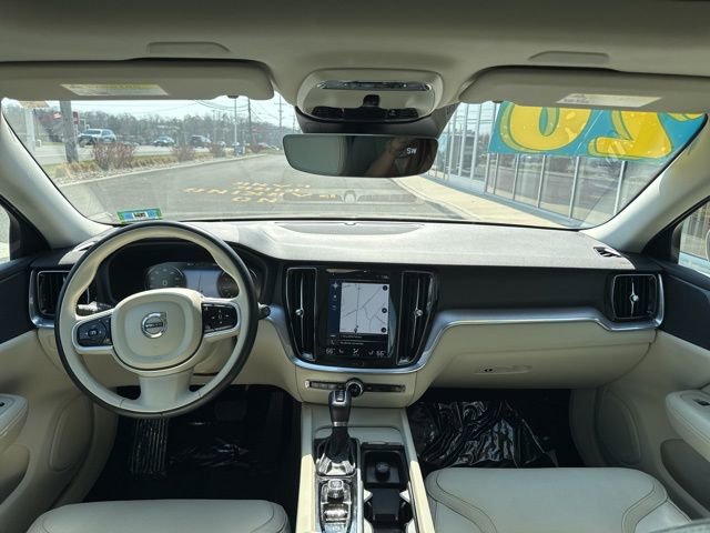 Used 2020 Volvo V60 T5 Cross Country image 18