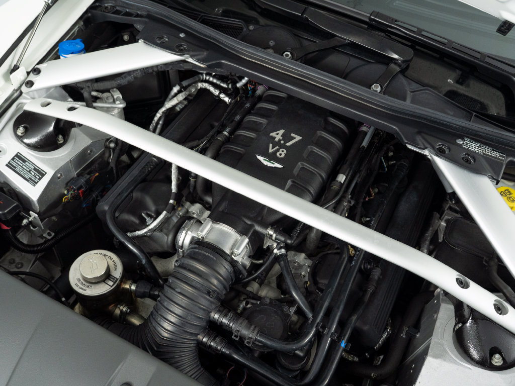 Used 2015 Aston Martin V8 Vantage GT RWD image 57