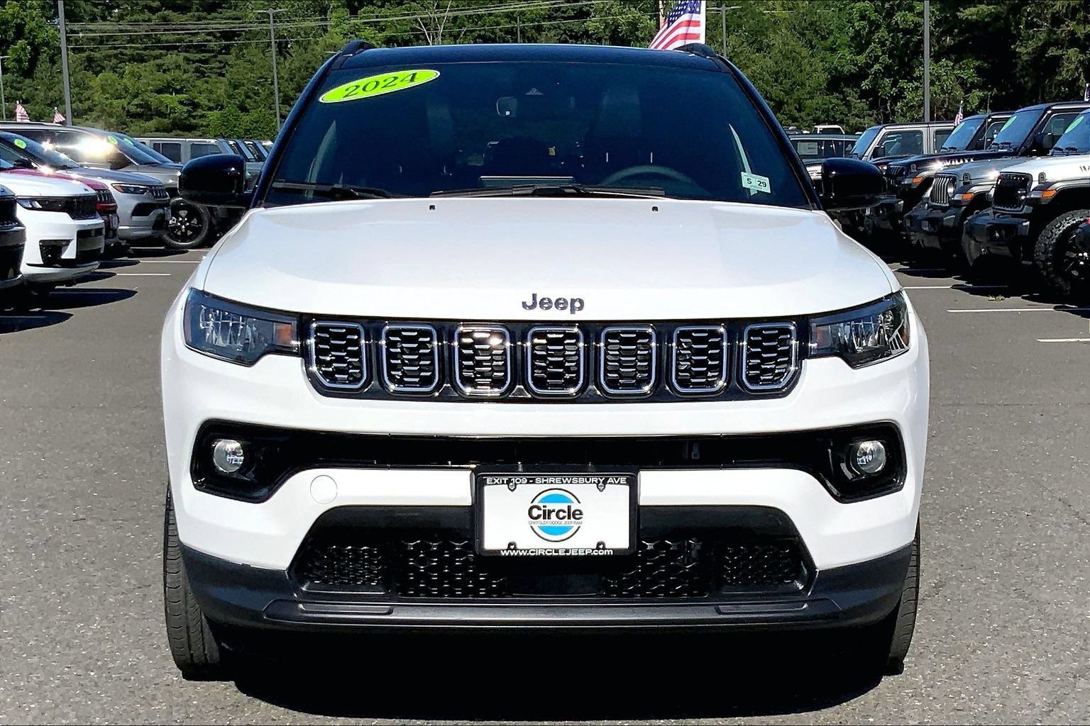 Certified 2024 Jeep Compass Limited w/ Sun and Sound Group AWD/4WD image 3