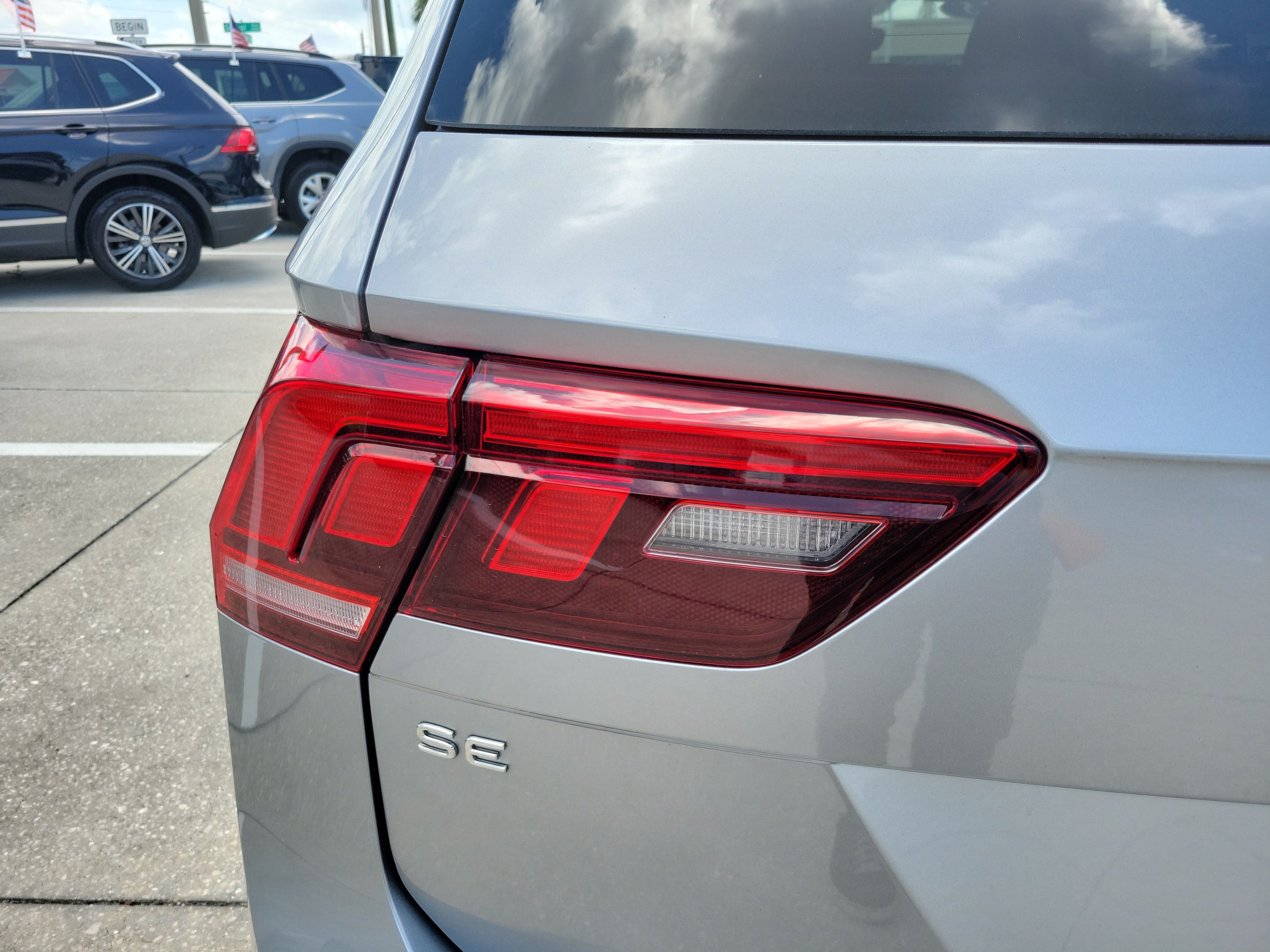 Certified 2023 Volkswagen Tiguan SE R-Line FWD image 10