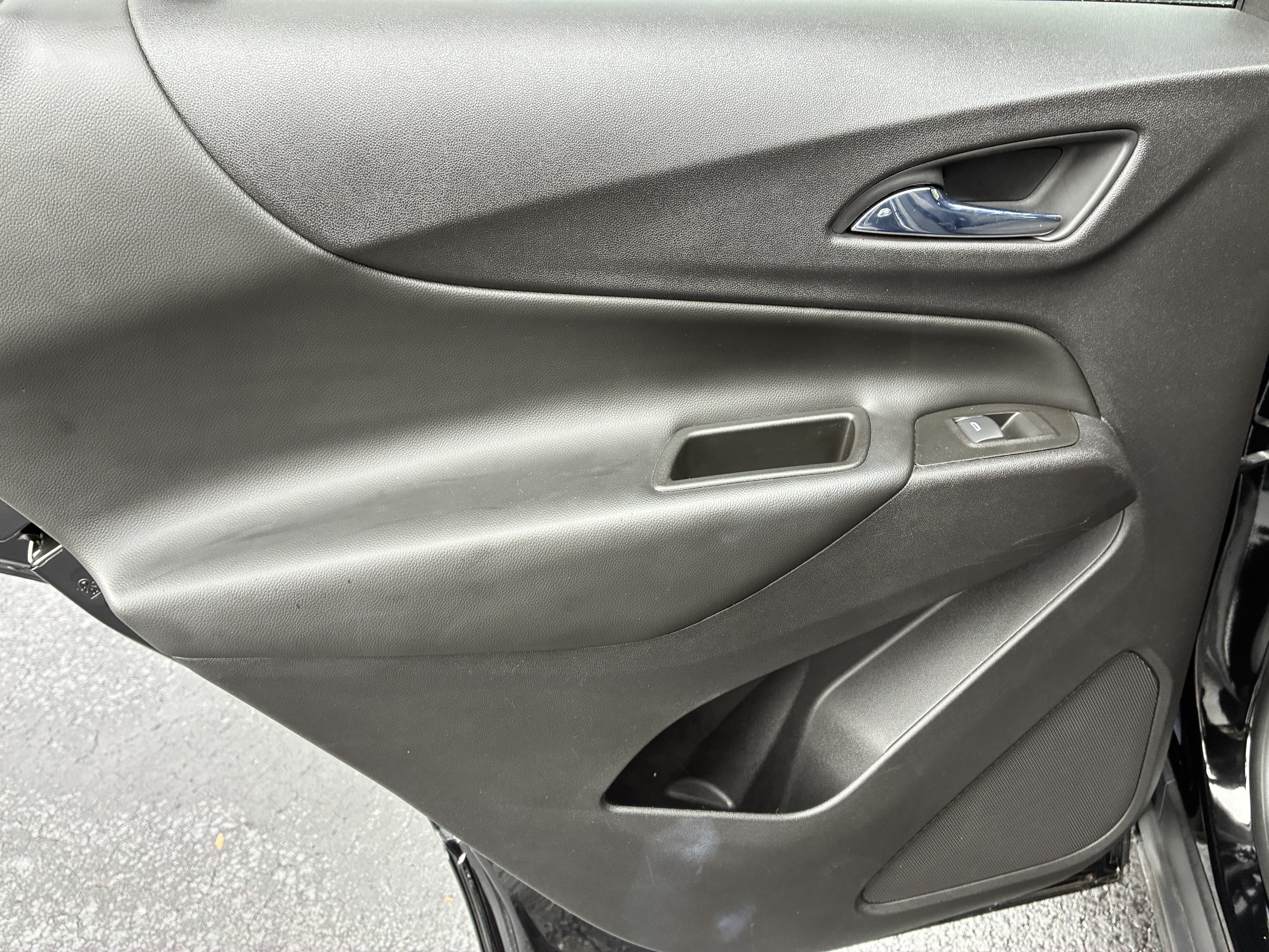 Used 2022 Chevrolet Equinox LT w/ LPO, Floor Liner Package FWD image 17