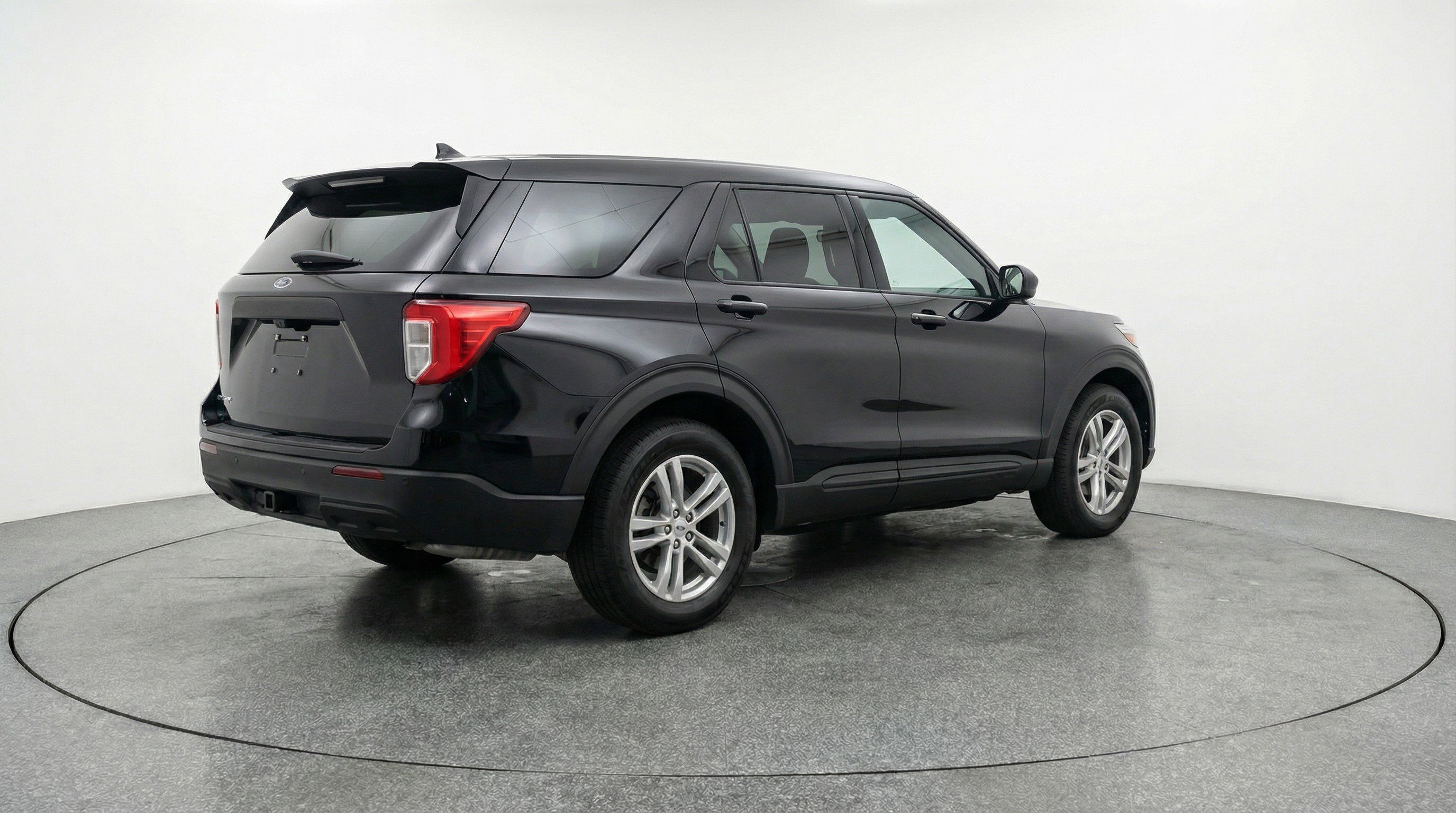 Used 2024 Ford Explorer XLT w/ Equipment Group 202A image 9