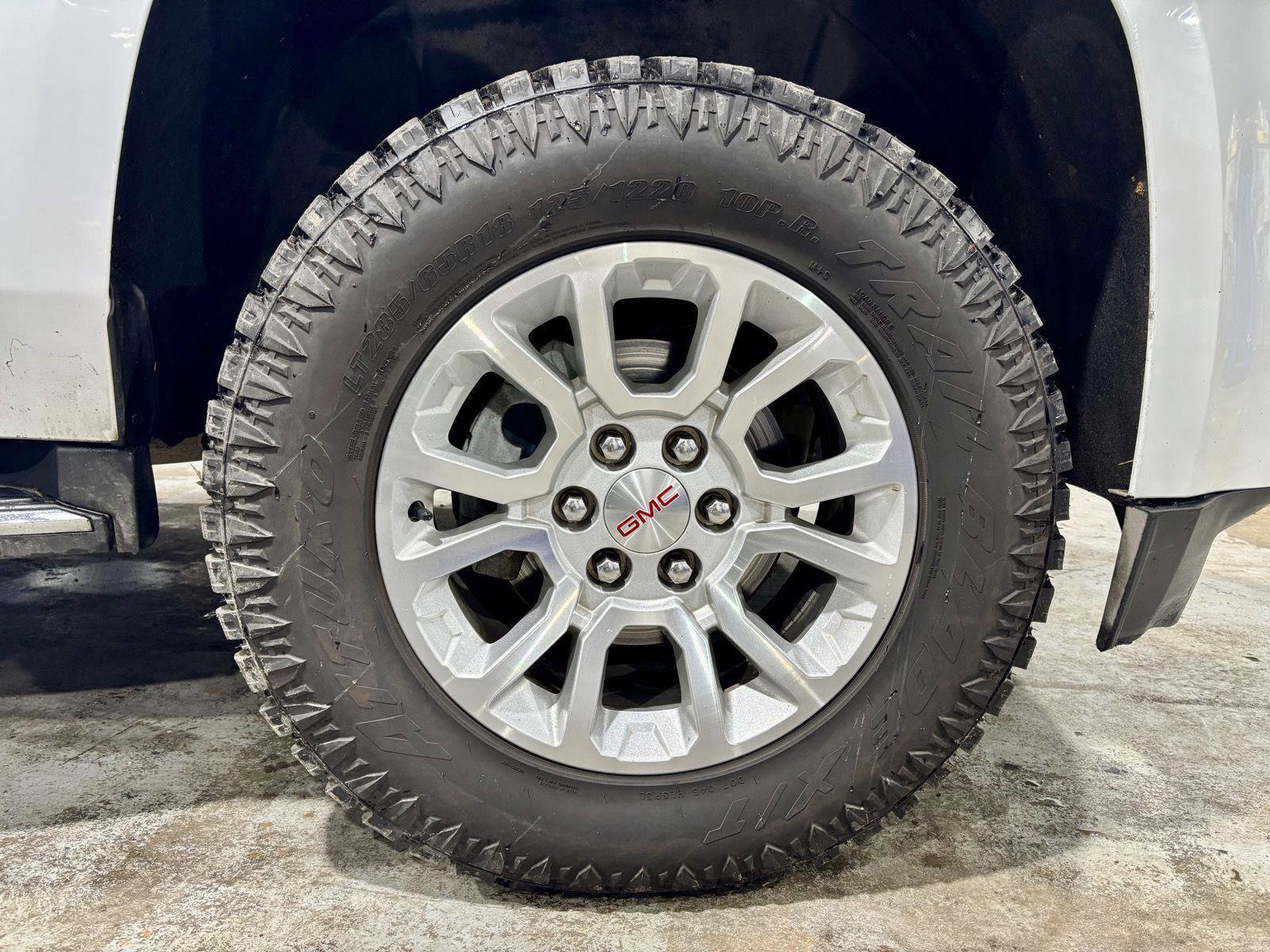 Used 2019 GMC Yukon XL SLT image 42