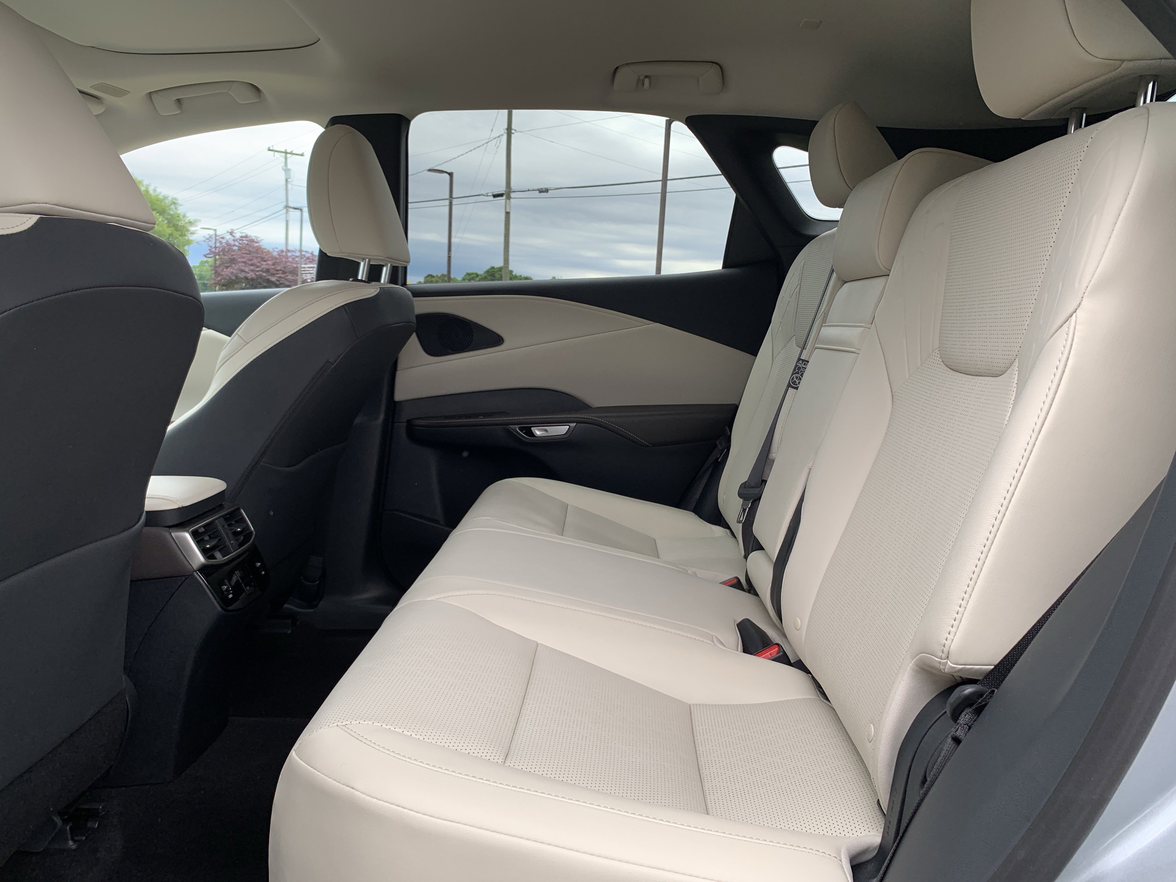 Used 2025 Lexus RX 350 Premium Plus w/ Accessory Package (Z1) FWD image 32