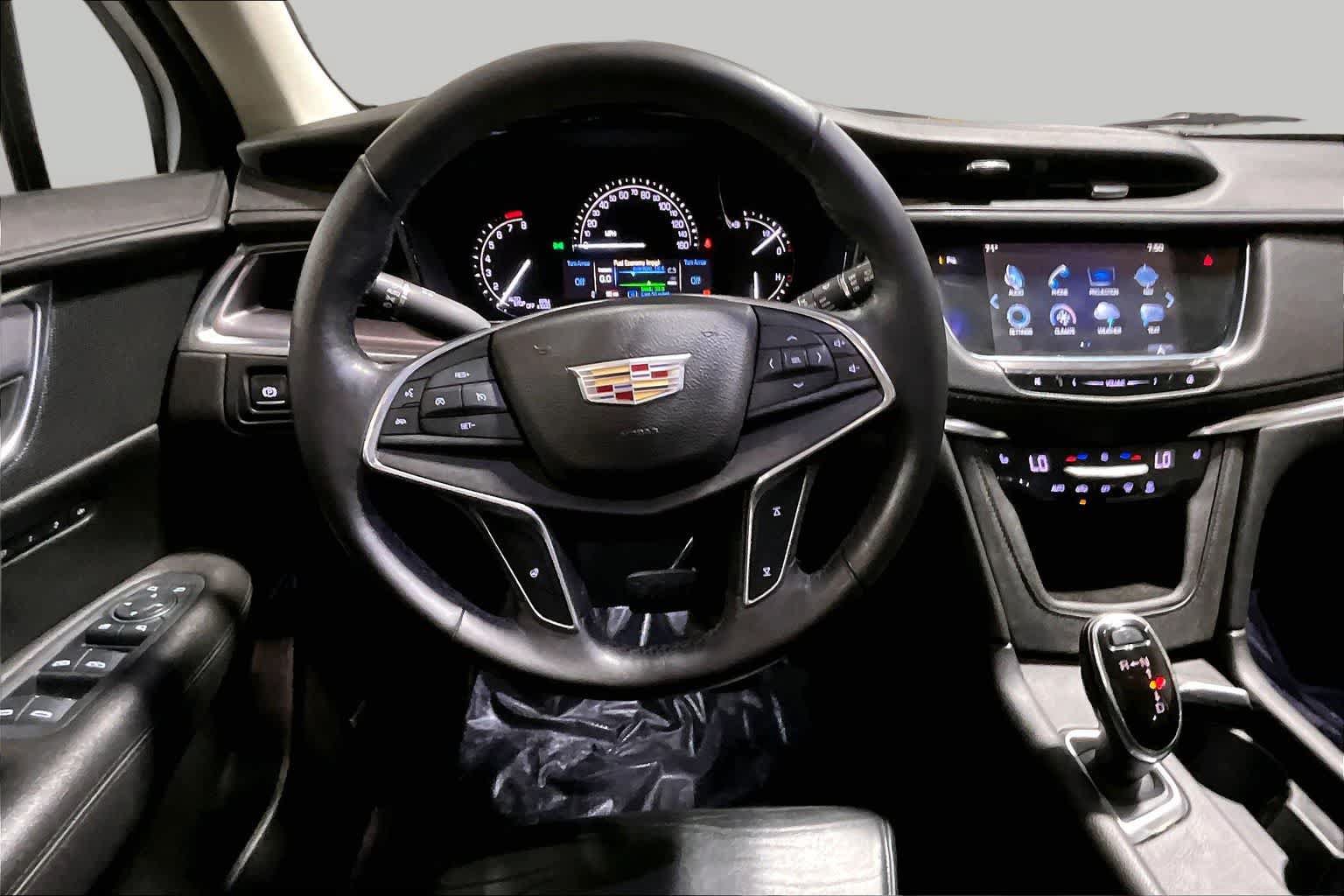 Used 2017 Cadillac XT5 Luxury AWD/4WD image 6