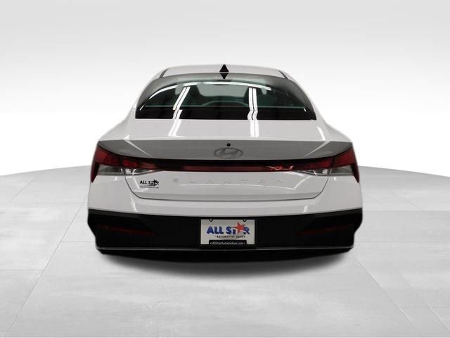 Used 2024 Hyundai Elantra SEL image 8