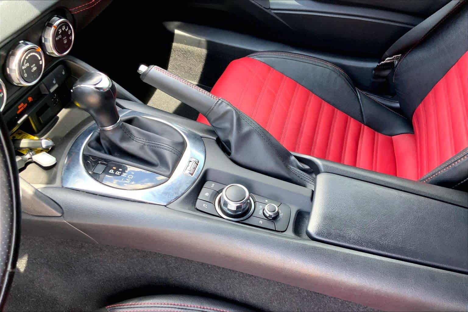 Used 2018 FIAT 124 Spider Abarth w/ Convenience Group RWD image 14