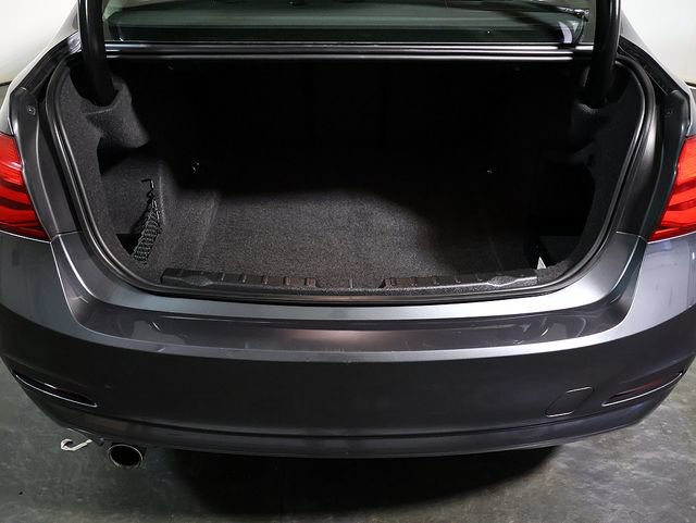 Used 2018 BMW 320i xDrive Sedan w/ Convenience Package AWD/4WD image 28