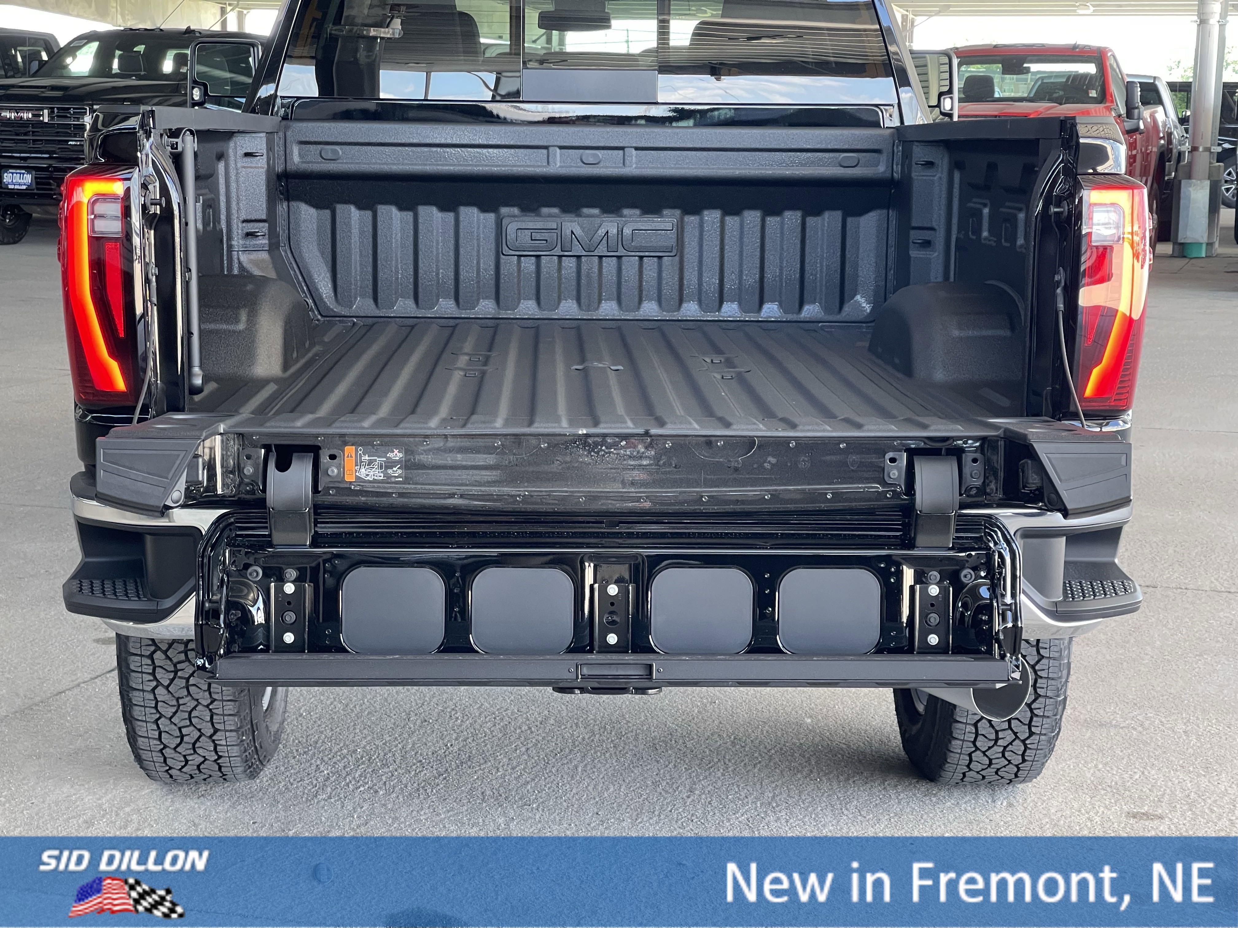 New 2025 GMC Sierra 2500 SLT w/ SLT Premium Package image 16