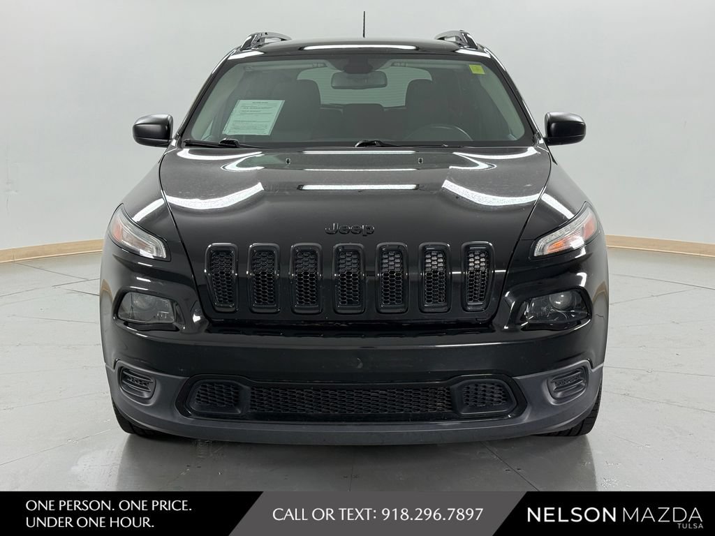 Used 2017 Jeep Cherokee Sport FWD image 2