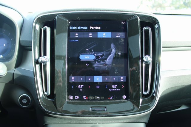 Used 2025 Volvo XC40 B5 Plus image 22