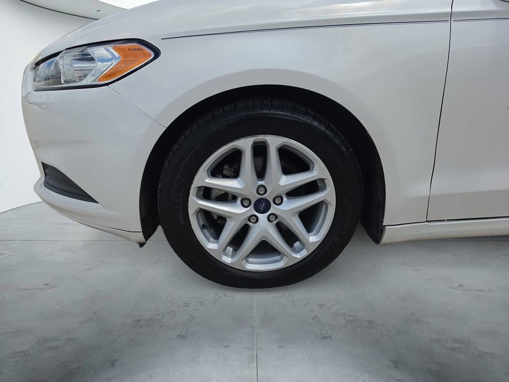 Used 2016 Ford Fusion SE FWD image 14