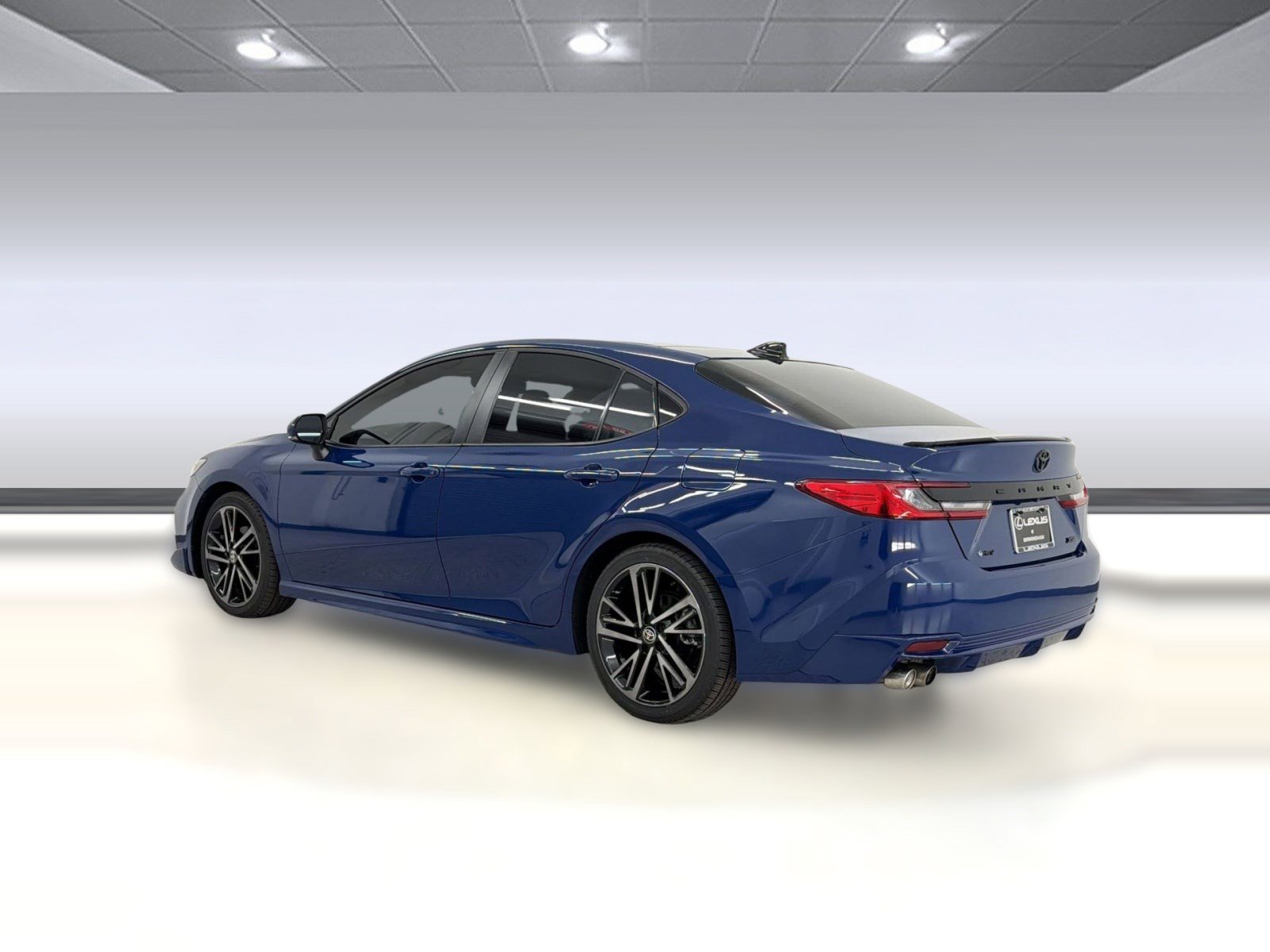 Used 2025 Toyota Camry XSE FWD image 3