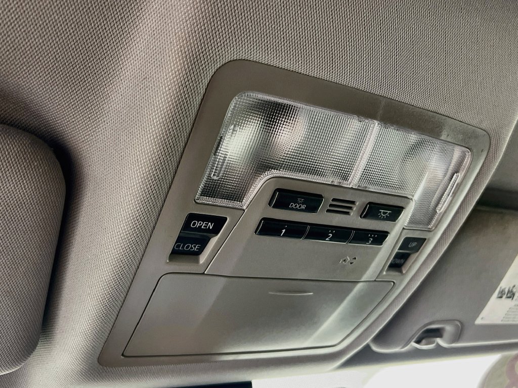 Used 2018 Toyota Highlander XLE FWD image 18
