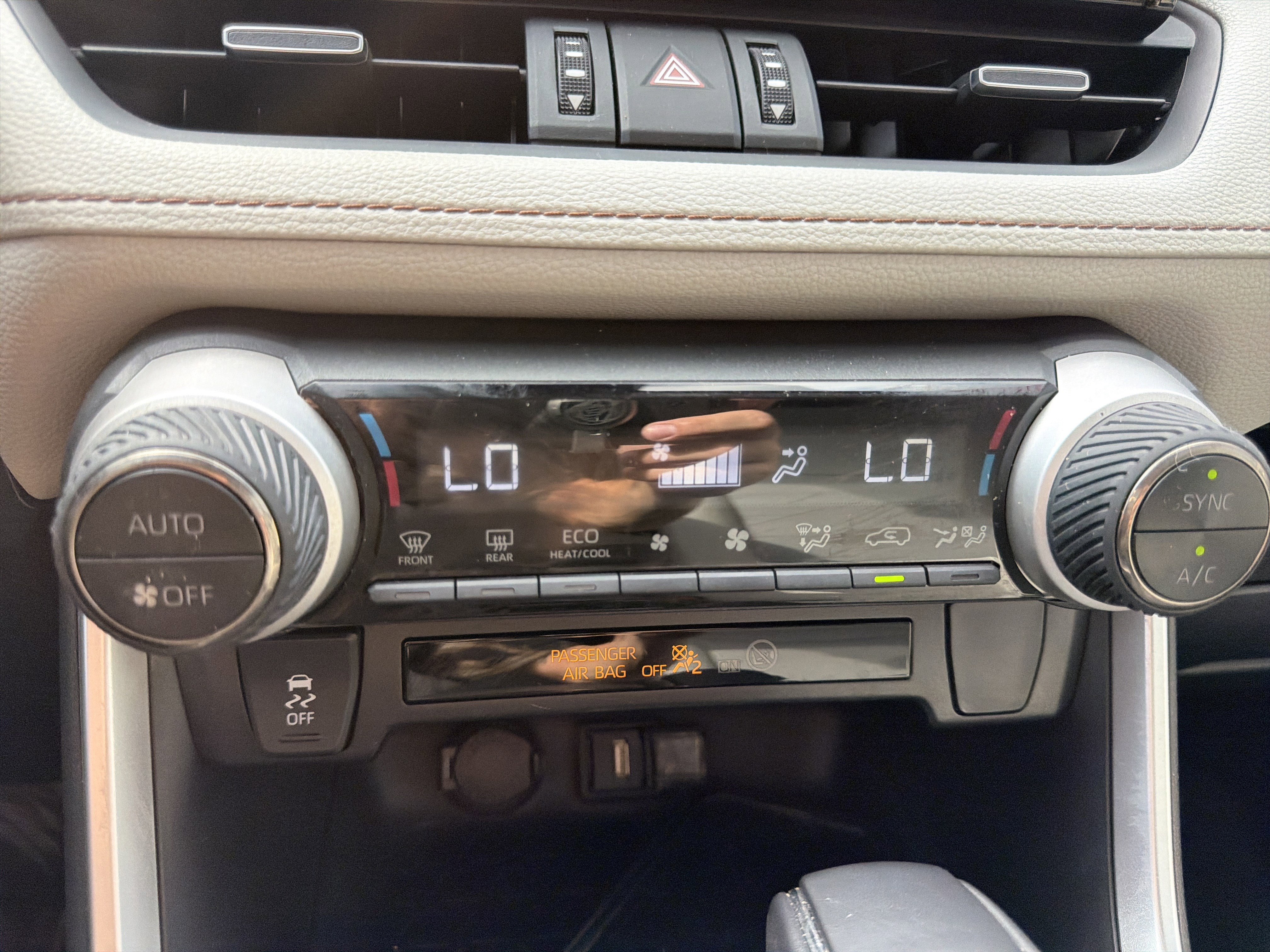 Used 2022 Toyota RAV4 XLE Premium image 30