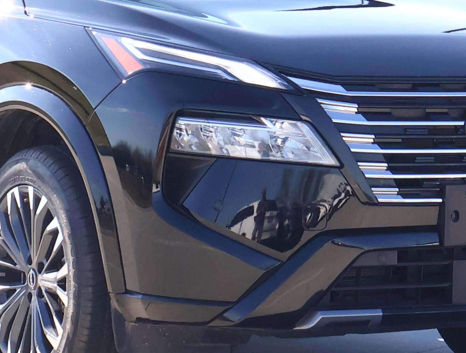 Used 2024 Nissan Rogue Platinum image 7