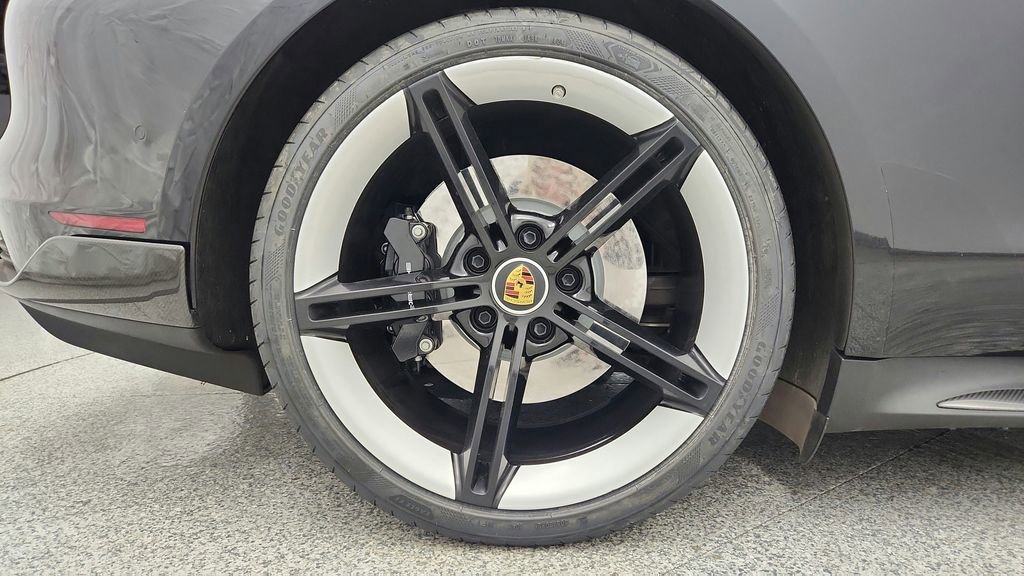 Used 2023 Porsche Taycan GTS image 39