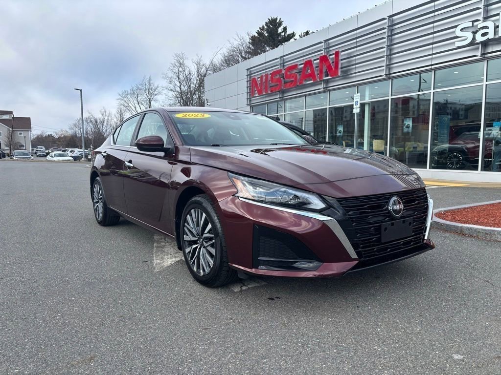 Used 2023 Nissan Altima 2.5 SV w/ SV Premium Package image 1