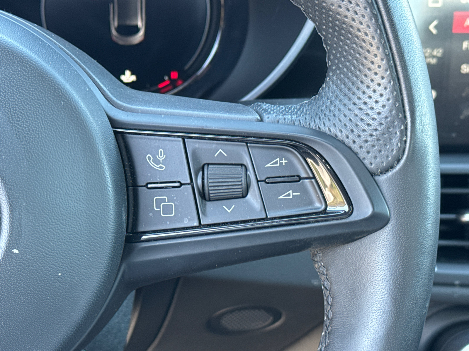 Used 2024 Alfa Romeo Giulia Ti image 21