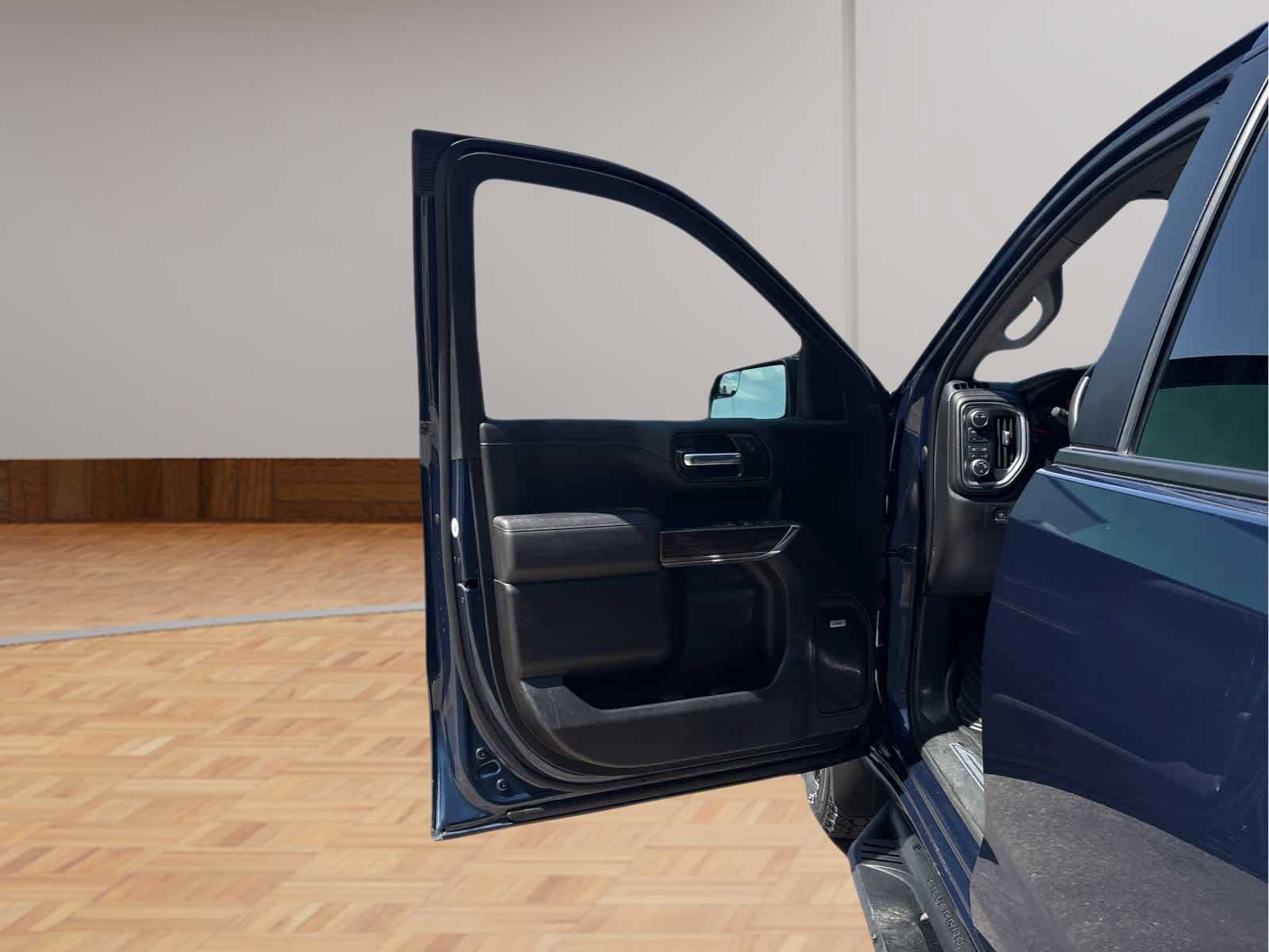 Used 2021 Chevrolet Silverado 1500 LT Trail Boss w/ Convenience Package II image 9