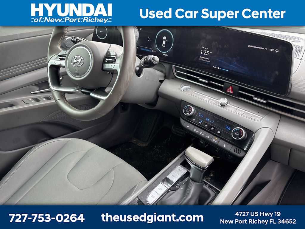 Used 2023 Hyundai Elantra SEL w/ Convenience Package image 6
