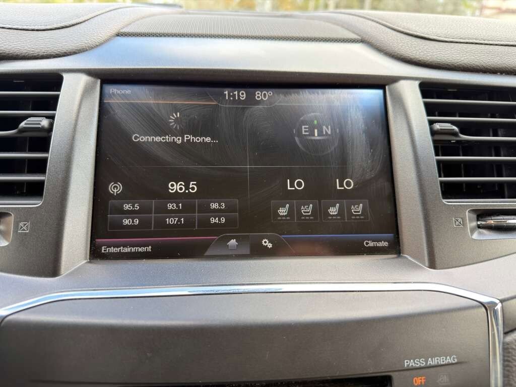 Used 2015 Lincoln MKS image 18