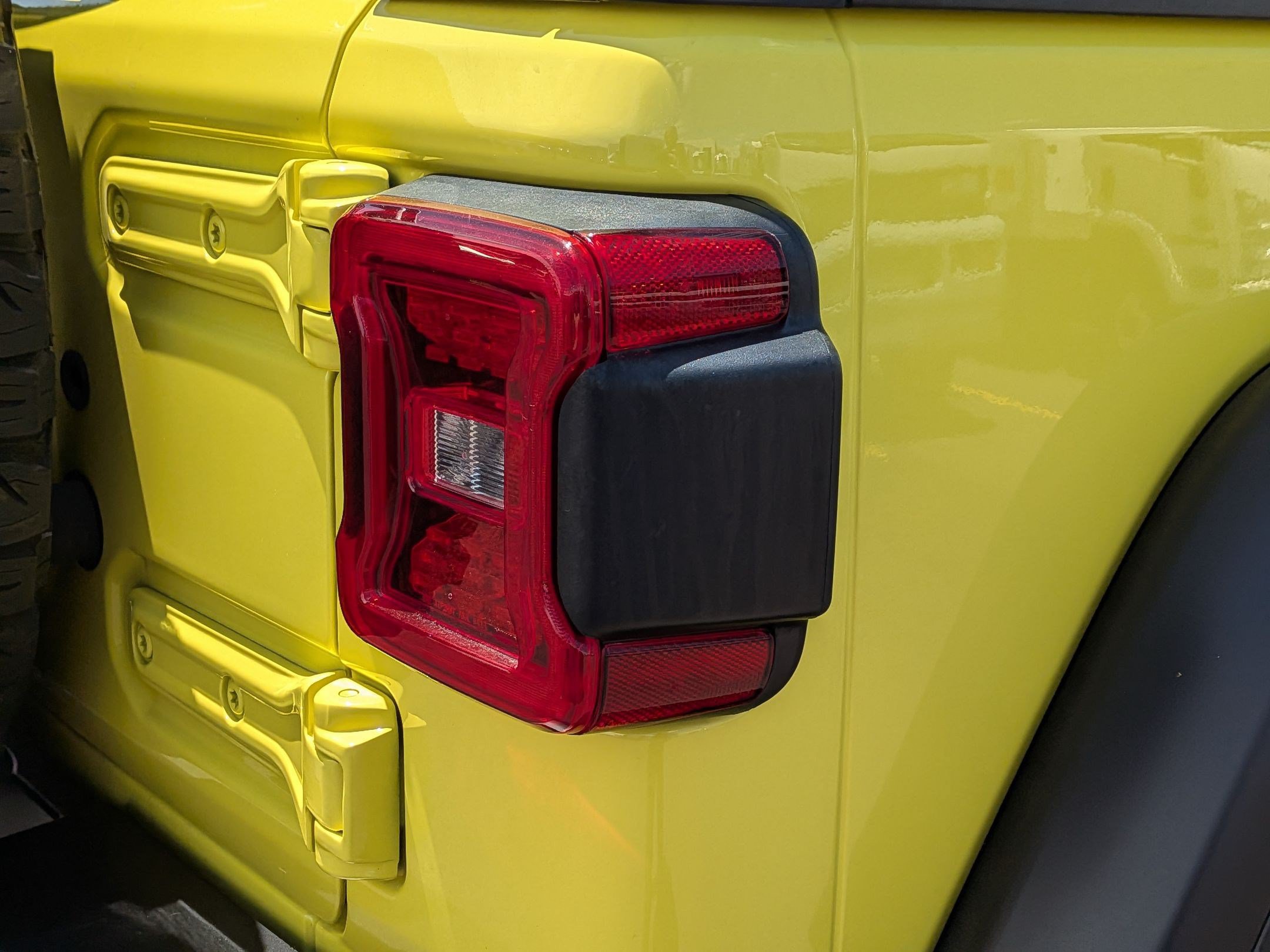 Used 2022 Jeep Wrangler Unlimited Rubicon w/ LED Lighting Group AWD/4WD image 12