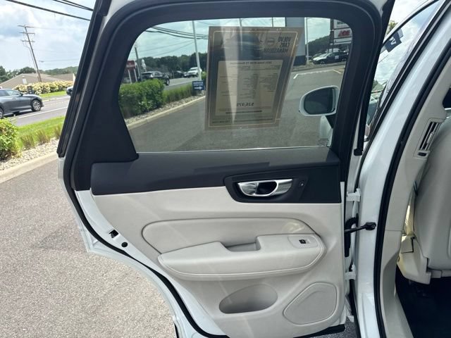 Used 2021 Volvo XC60 T5 Momentum w/ Climate Package AWD/4WD image 16