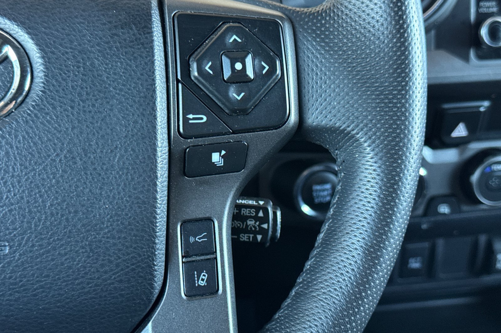 Certified 2023 Toyota Tacoma TRD Off-Road AWD/4WD image 29