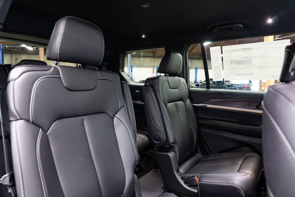 New 2026 Jeep Grand Cherokee L Limited AWD/4WD image 29