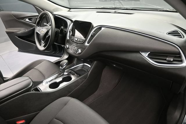 Used 2021 Chevrolet Malibu LT FWD image 14