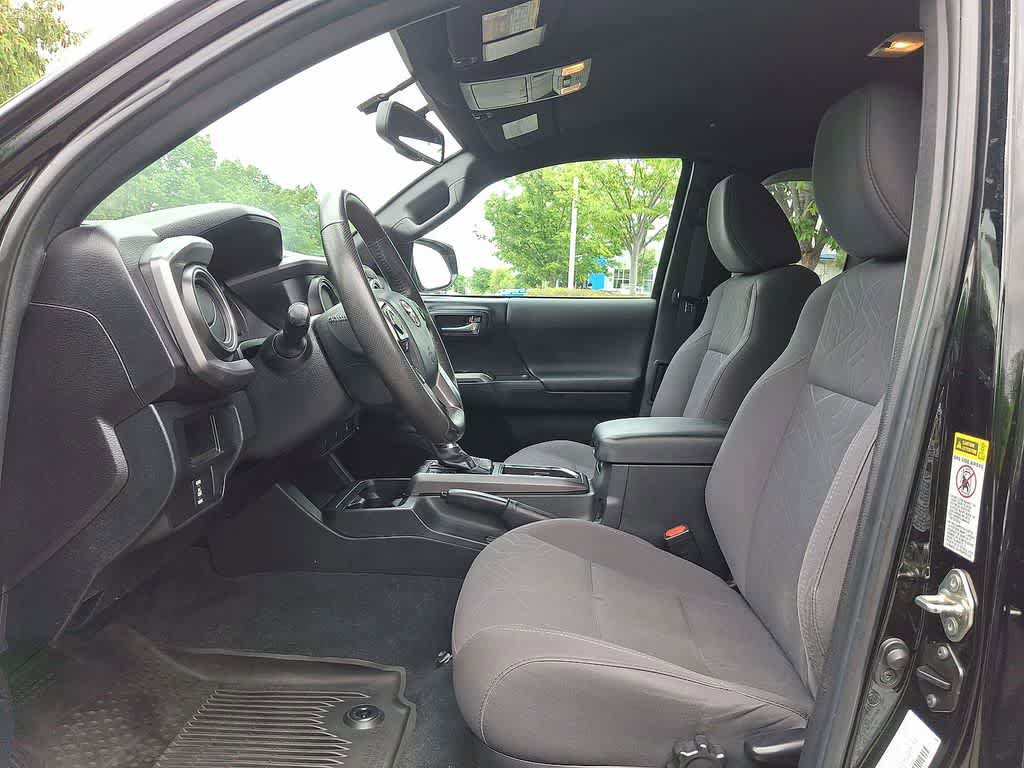 Used 2016 Toyota Tacoma TRD Sport w/ Towing Package AWD/4WD image 11