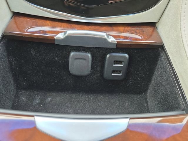 Used 2016 Cadillac Escalade Luxury AWD/4WD image 6