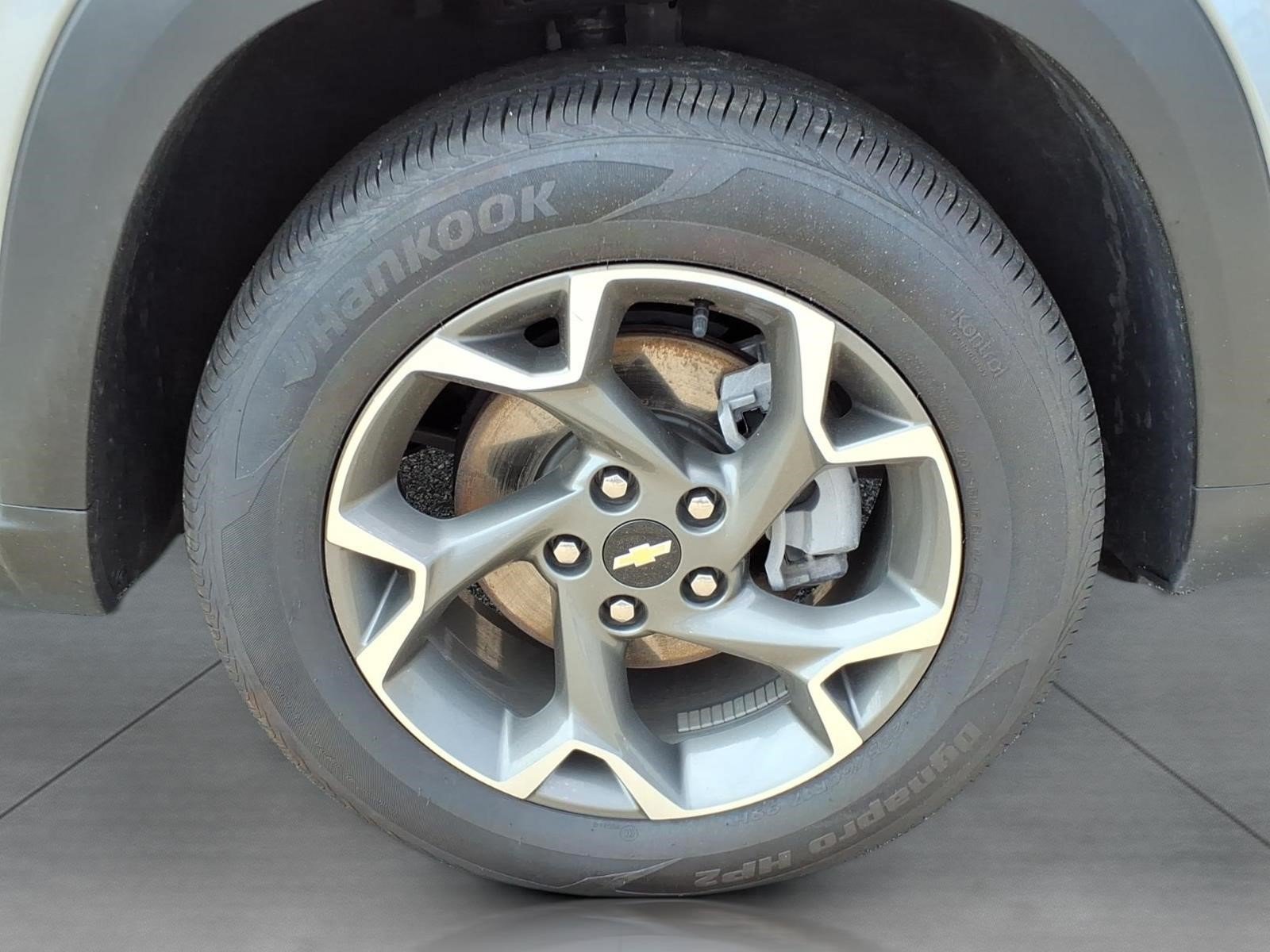 Used 2025 Chevrolet Trax LT FWD image 5
