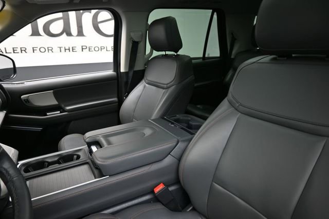 Used 2025 Ford Expedition Active AWD/4WD image 18