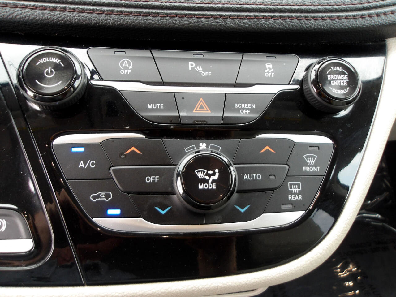 Used 2020 Chrysler Pacifica Limited image 24