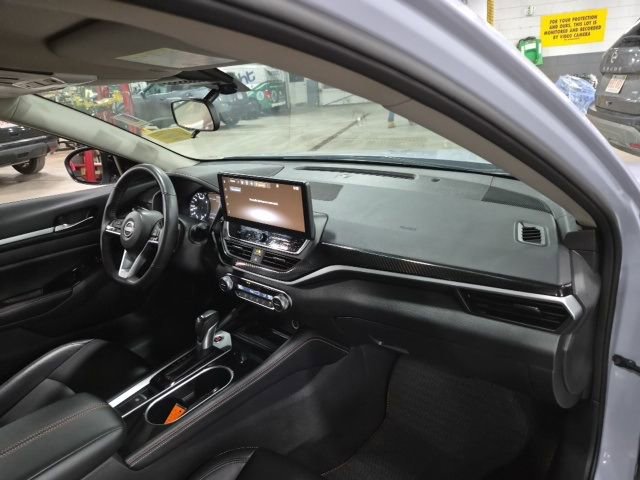 Used 2025 Nissan Altima 2.5 SR w/ SR Premium Package image 11