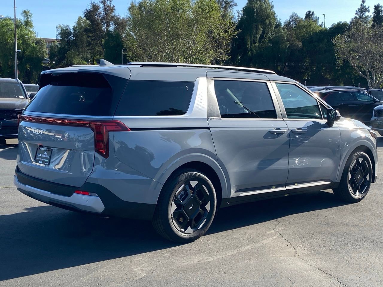 New 2026 Kia Carnival EX image 3