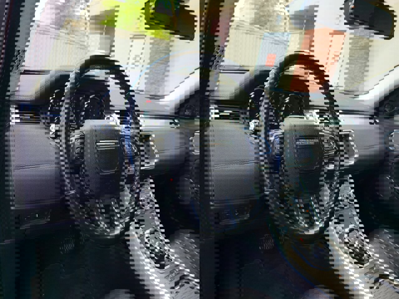 Used 2017 Land Rover Range Rover Evoque SE image 15