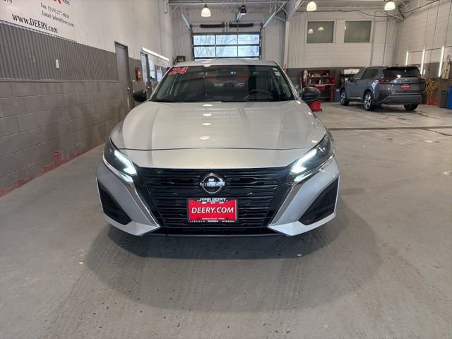 Used 2024 Nissan Altima 2.5 SV image 9
