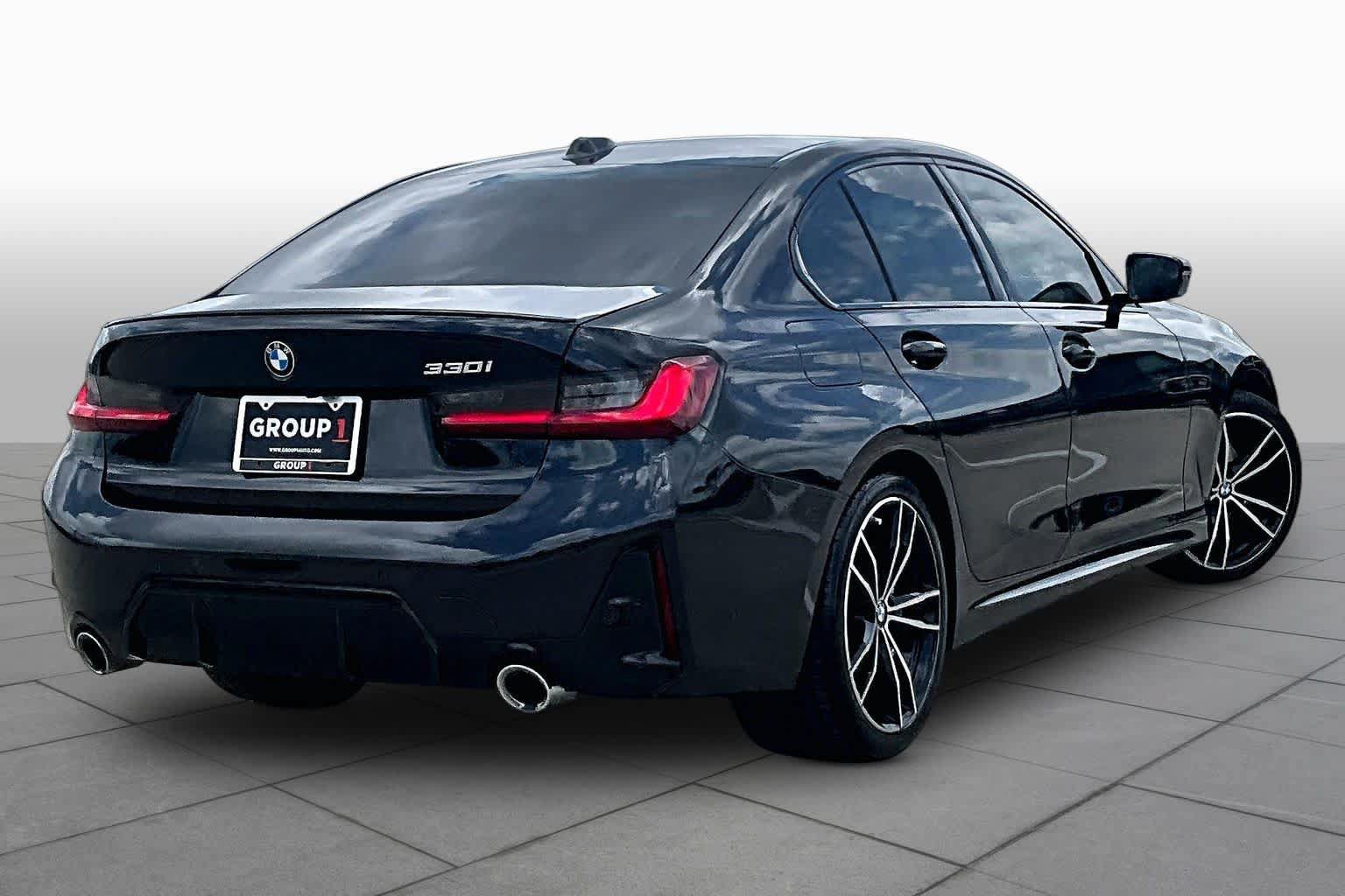 Used 2023 BMW 330i Sedan w/ M Sport Package RWD image 12