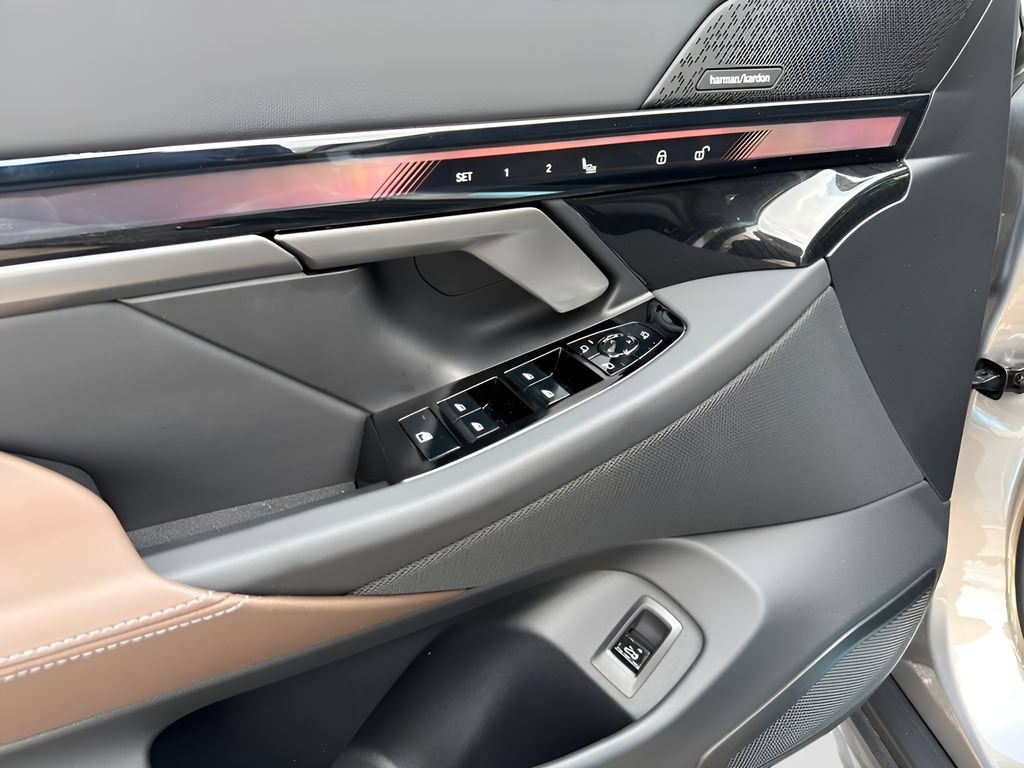 New 2027 BMW i5 eDrive40 AWD/4WD image 12