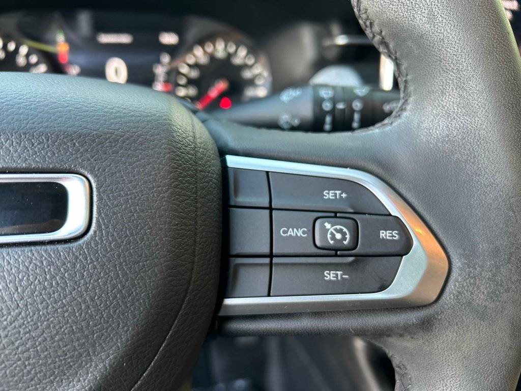 Used 2023 Jeep Compass Latitude w/ Sun and Sound Group AWD/4WD image 18