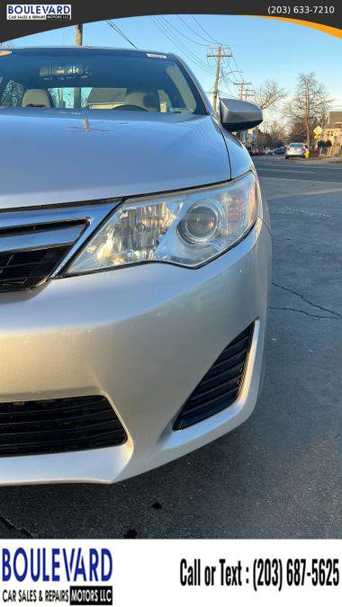 Used 2012 Toyota Camry L image 11