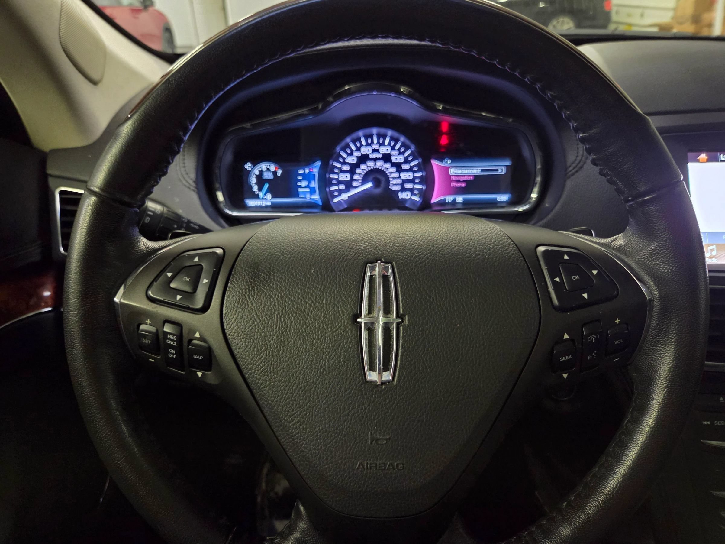 Used 2019 Lincoln MKT AWD image 17